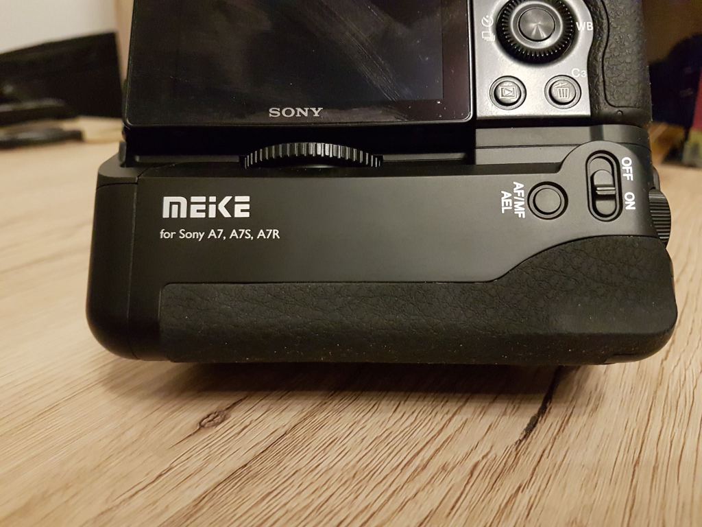 SonyAlpha_Blog's tweet image. Sony A7 Batteriegriff von Meike – Review sonyalpha-blog.com/sony-a7-batter…