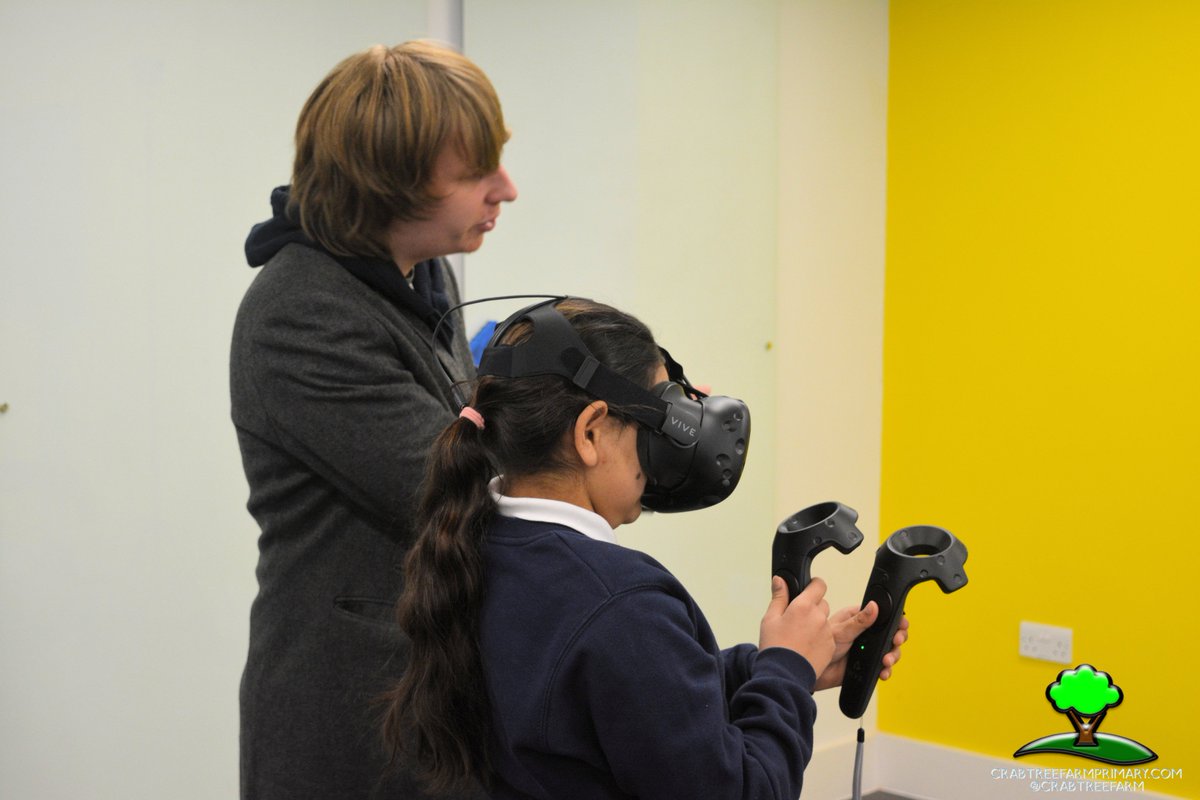 crabtreefarm's tweet photo. We were really excited to try virtual reality software @nearnow #Explorersfair #FOSAC17 @BroadwayCinema #Nottingham https://t.co/4ZCeF2jDTL