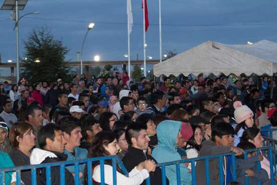 Masiva concurrencia! Cerca de 7.000 personas disfrutaron anoche de la presentación de los "Atletas de la Risa" en #LosMuermos <a href="/muermosmuni/">Mun. Los Muermos</a>