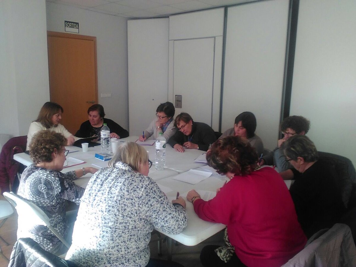 OncolligaGi's tweet photo. Primeres reunions de treball per elaborar el #mapaderecursos per malats de #càncer amb @univgirona. Avui amb delegades del Pla de l'Estany https://t.co/Xqz1u9PQ4N