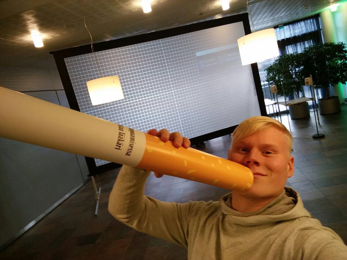 Heleonsaari's tweet image. Nyt tumpataan isosti #healthhack2017 #UI_com #savuttomuudenpuolesta