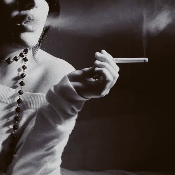 بين خمري وجمري مسافة اصبع
فستكون غبياً وجدآ حين تظن أني بحاجةِ ل وغدٍ مثلك
بتغريداتك لالي تعني 
انت وكتاباتك اخر همي
#رصاصه_قاتله
#لمن_يفهم