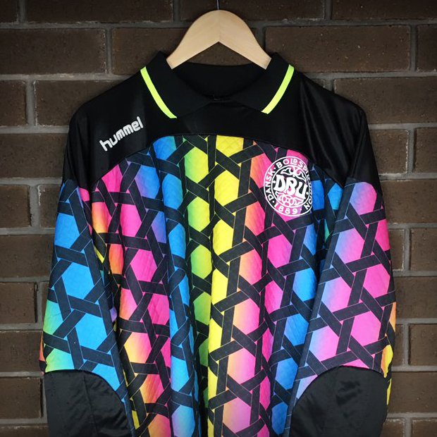 Lydighed Valg hoppe Uživatel Classic Football Shirts na Twitteru: „Hall of Fame or Shame? 1992-94  Denmark GK shirt by Hummel… “