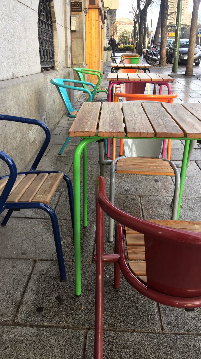 MakingMatisse's tweet photo. Summery chairs to brighten up this more-often-than-not gloomy Madrid winter. https://t.co/0m74IvblFK