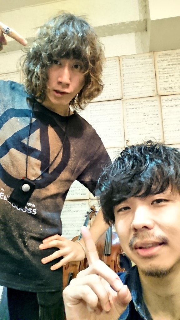 マガリダテツヤ Maestro 本日はsuper Beaverの渋谷さんがご来店 軽く量感を整えてトップのみパーマをかけ直しました 最近はこの長さが定番ですね ぶーやんを見習って自分もしっかりランニングしようと思います いつも本当にありがとー