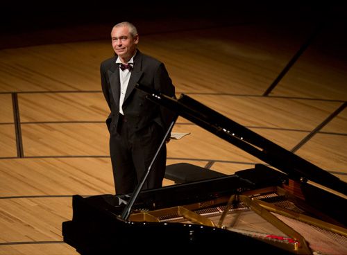 Lunedì 13 marzo <a href="/iPogorelich/">Ivo Pogorelich</a> protagonista di un recital speciale per Vidas, unica data italiana. Scopri il programma bit.ly/ivopogorelich
