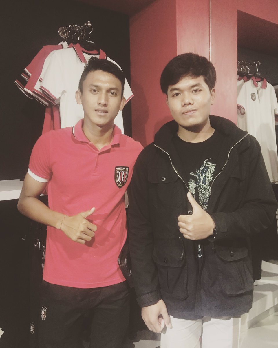 wee_guz's tweet photo. Go bali united 😁🤜 #baliunited https://t.co/S0pxAVkLvU