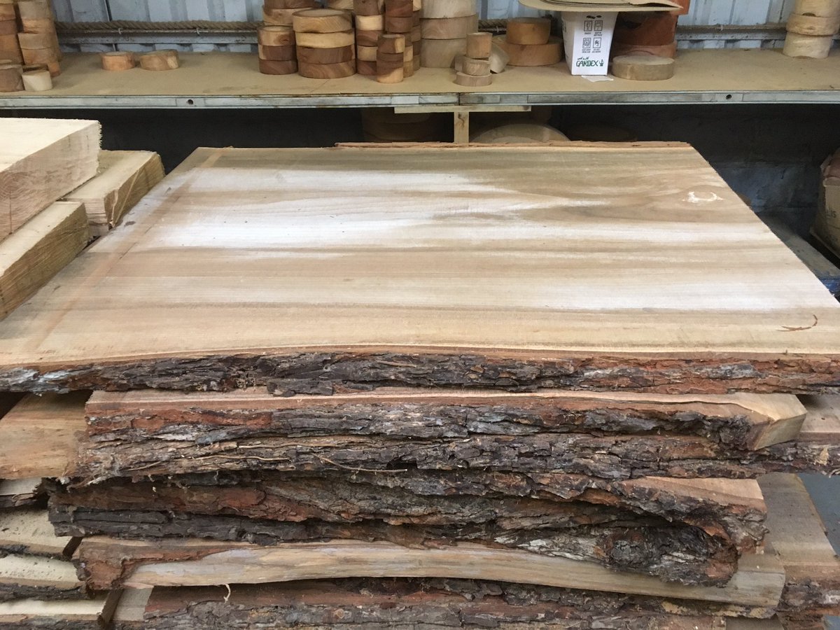 sussexpaul1's tweet photo. Lovely bit of Elm flat and no cracks to nice to blank up 4ft x 2ft9 approx https://t.co/4FduplU7BF