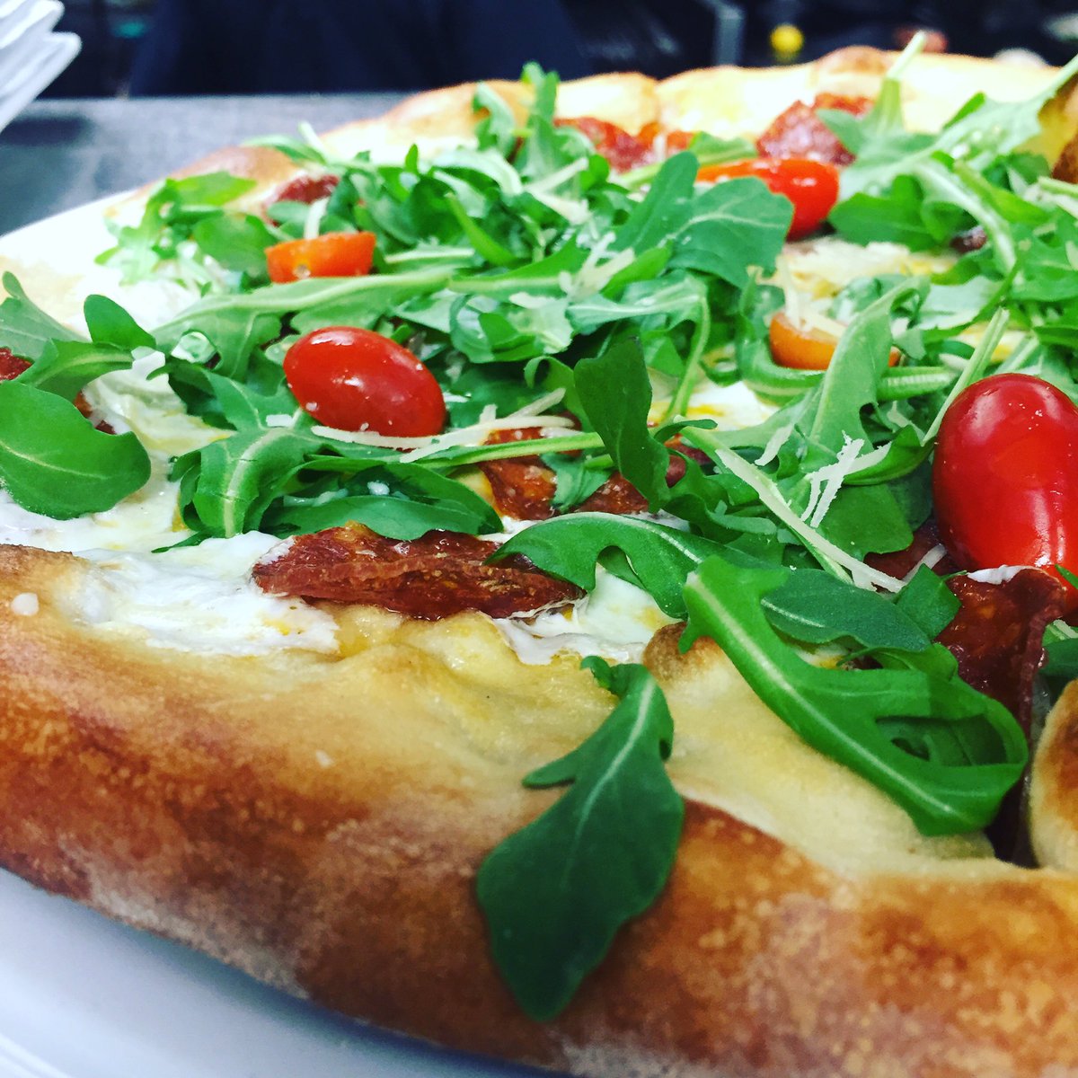 chefgeoffs's tweet photo. #NationalPizzaDay 🍕 #Hawaiian #StraightUp #Prosciutto #Pepperoni + #Arugula #pizza @LiasRestaurant and #chefgeoffs https://t.co/kONR5LhOnz