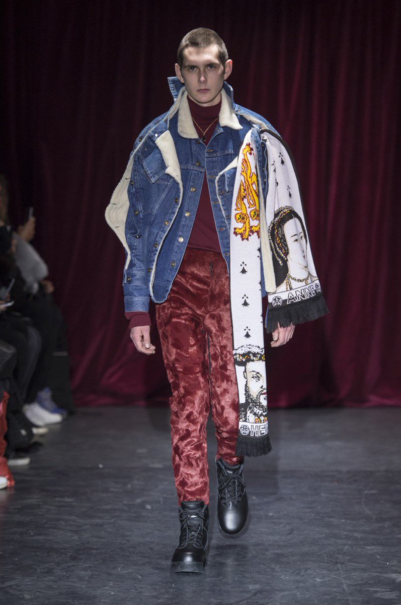 HommeEssential's tweet image. Deconstruction, favorite game of Belgian designer Glenn Martens for #YProject FW17 #Collections (Full collection: goo.gl/WmFEID)