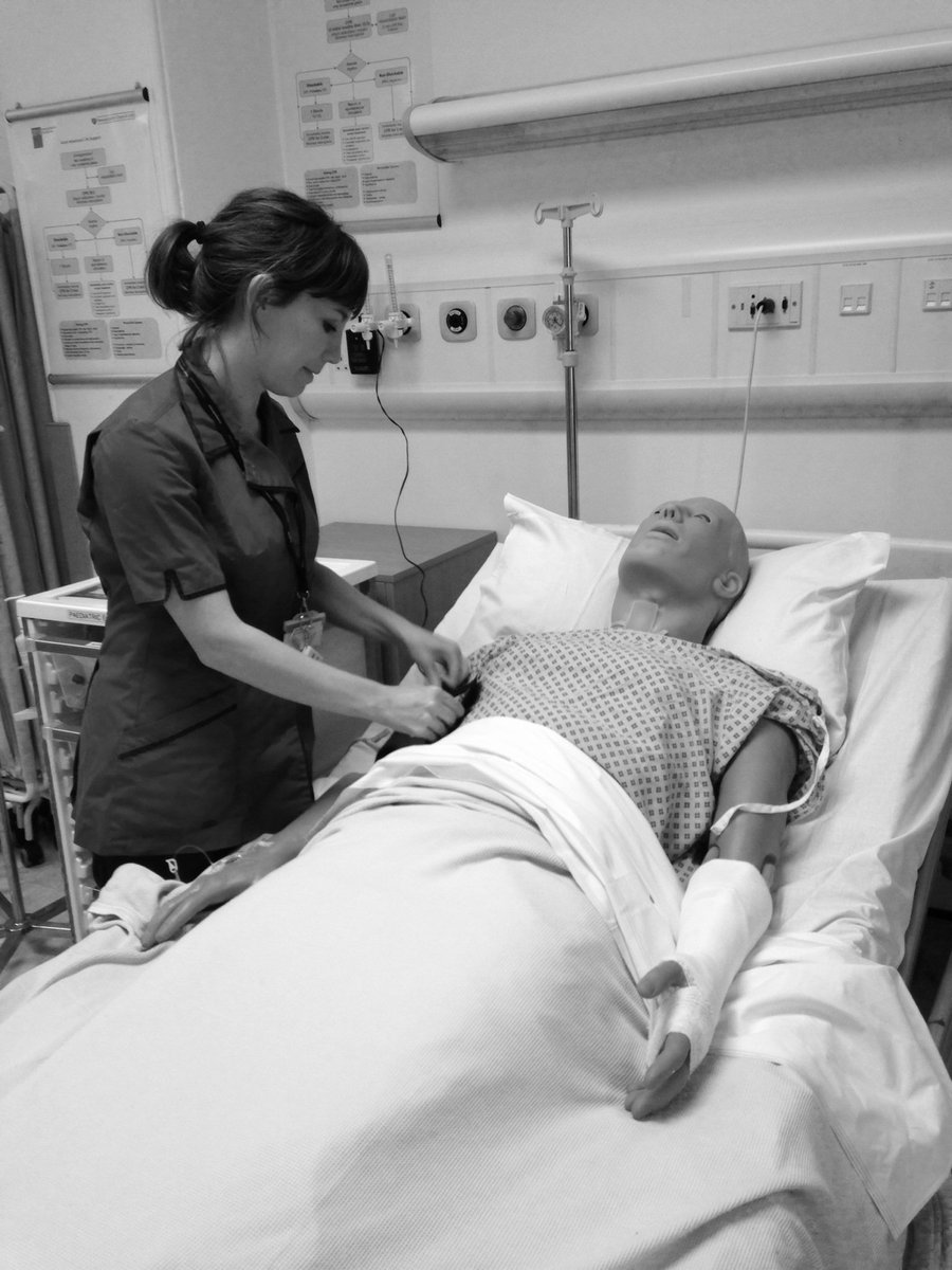 SaIL_Centre's tweet photo. Great discussions on today's #foundationsim for #nurses + #doctors Learning about #situationalawareness #managingstress #effectivecomms https://t.co/S861MrmCeX