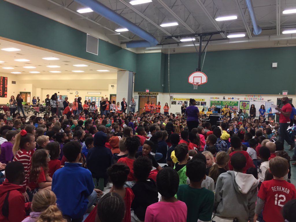 kata_stacey's tweet photo. 2nd Quarter Recognition Ceremony underway at @HighlandCreekES https://t.co/UeDpDW4Woo
