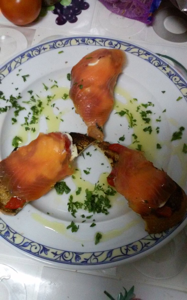 DanceChefBurgos's tweet photo. Tostada de salmon
#entrantes #burgos #cocinerosespañoles #danchechef🤣 https://t.co/KNHvzaPJMm