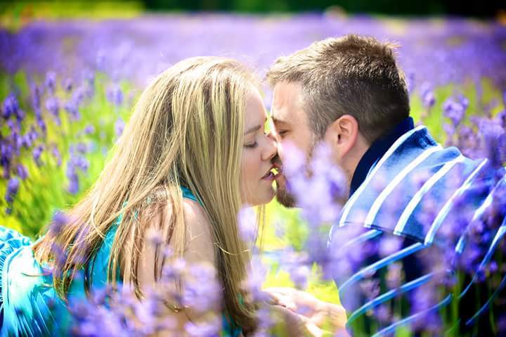 tammywjones's tweet image. Engagement photos on Wedding Countdown app fb. facebook.com/weddingcountdo… #bridal #startup Like us on fb! Share your #love