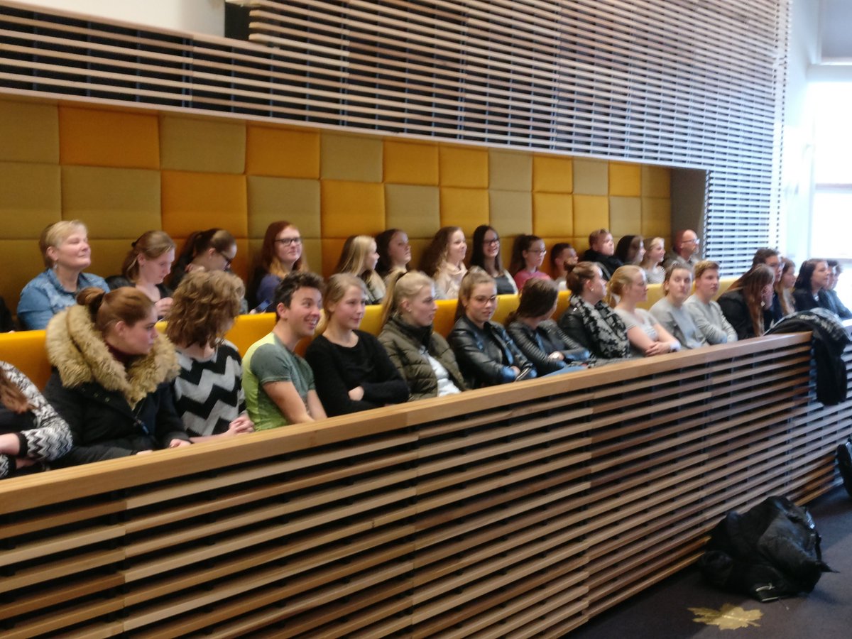 Hardenberg save again? Leerlingen Alfa-college pleiten voor zebrapaden
nabij station tijdens oefening in democratie.