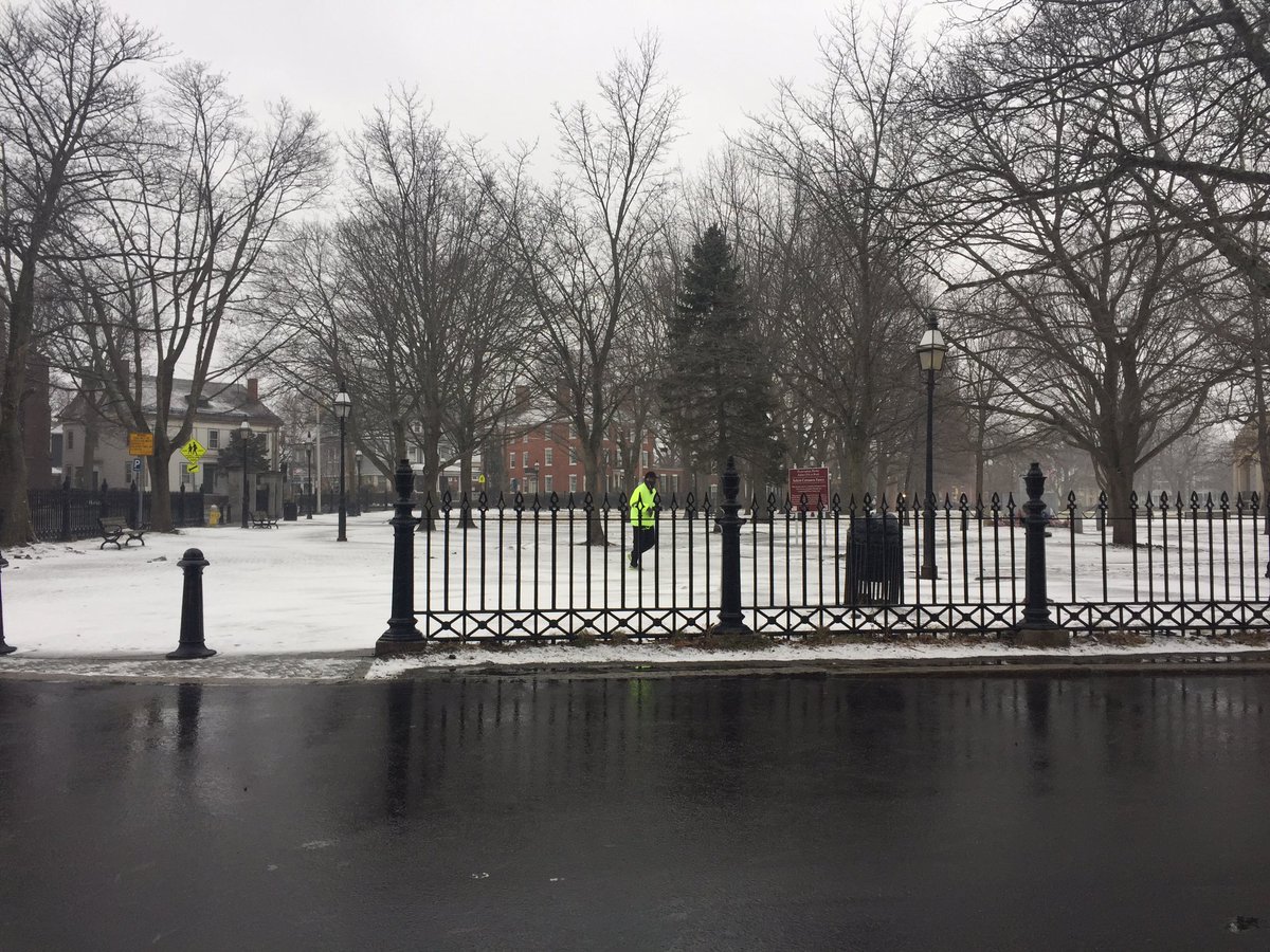 PHBPHOTO's tweet photo. Quiet morning so far in #salemma as a jogger makes a loop in the #salemcommon @salemnews #winterstorm https://t.co/KtjYtEskpk