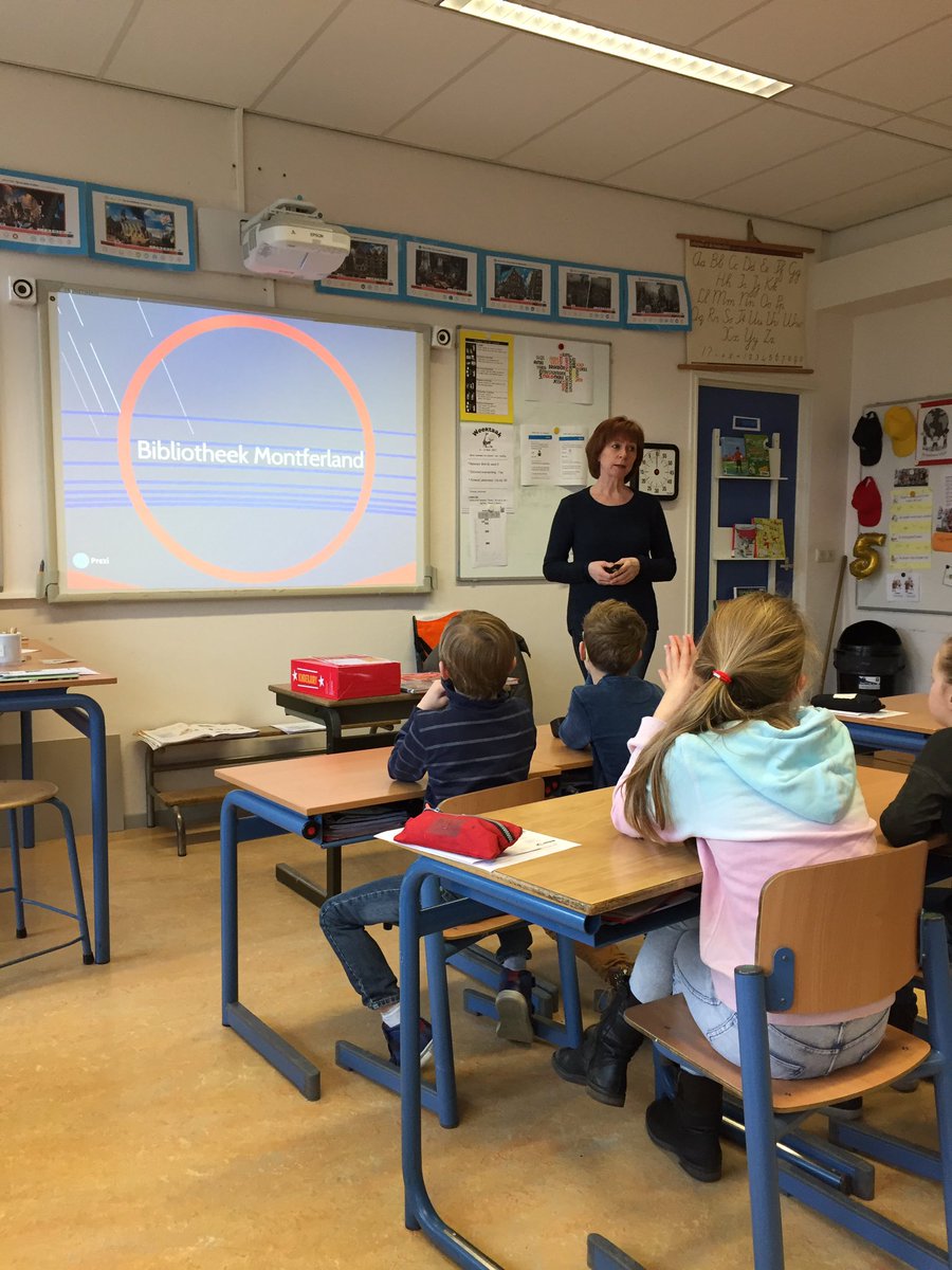Bslaetare's tweet photo. Groep 5 luistert aandachtig naar de uitleg hoe mee te doen aan de #kinderboekenjury @BiebMontferland https://t.co/xbanckY0BP