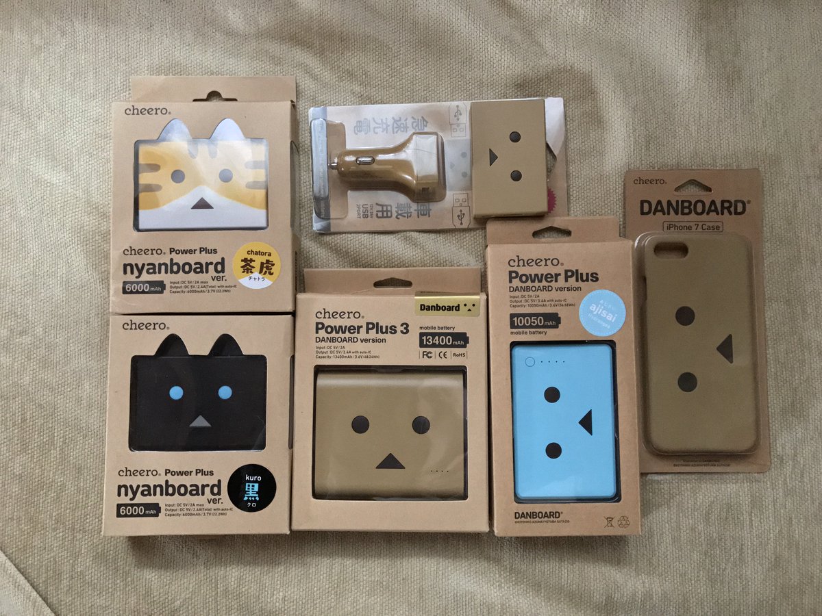 MacWyznawca's tweet photo. Piękna kolekcja najlepszych (zdaniem znajomej) #PowerBank'ów (i nie tylko) na świecie 😉 @Cheero_Europe od @MobiloPL. Będzie #test'owanie https://t.co/RsH73d2v8Q