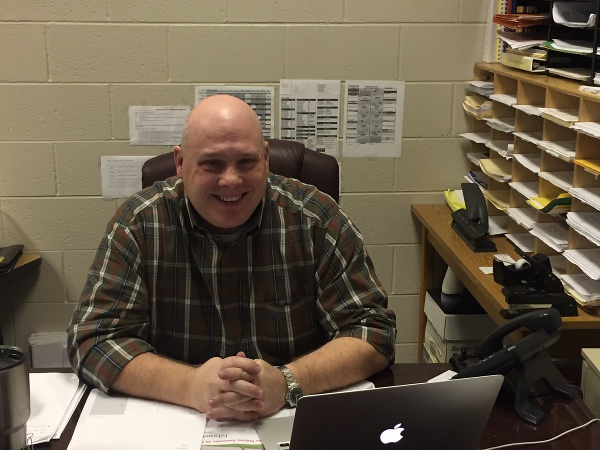 Kimbennett2304's tweet photo. RES has the best counselor ever!   We love you Mr. Lance!#bestcounselor #RESstar https://t.co/QMhv80g7Z3