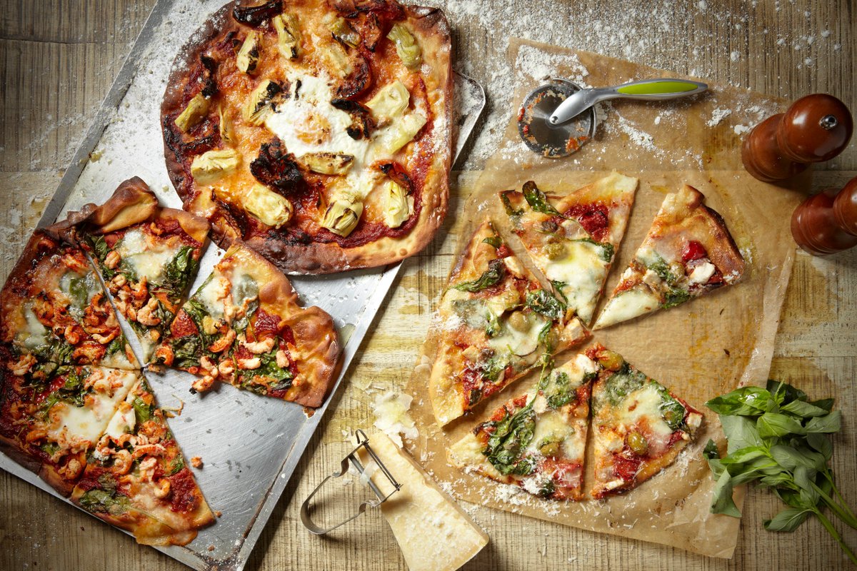masterbuildUK's tweet photo. Whoop! It's #NationalPizzaDay we #love @masterbuildUK #DiaryCheck a date to come & enjoy🍕🍕#pizzanight https://t.co/ZaKds92z47 https://t.co/I4UxcXiYyZ