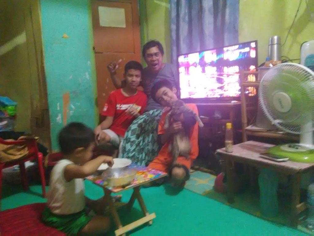 achmadsofari1's tweet photo. @Official_MNCTV hujan seru2 nonton acara SON Awards 2017 https://t.co/nWlL6K5XrC