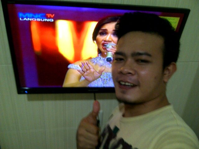 RidoNovarro's tweet photo. Malam jum'at takut keluar mendingan nonton Penghargaan terWoW@Official_MNCTV #SONAwards2017 cntik bgt @aytingnew92 https://t.co/EeR6fH958m