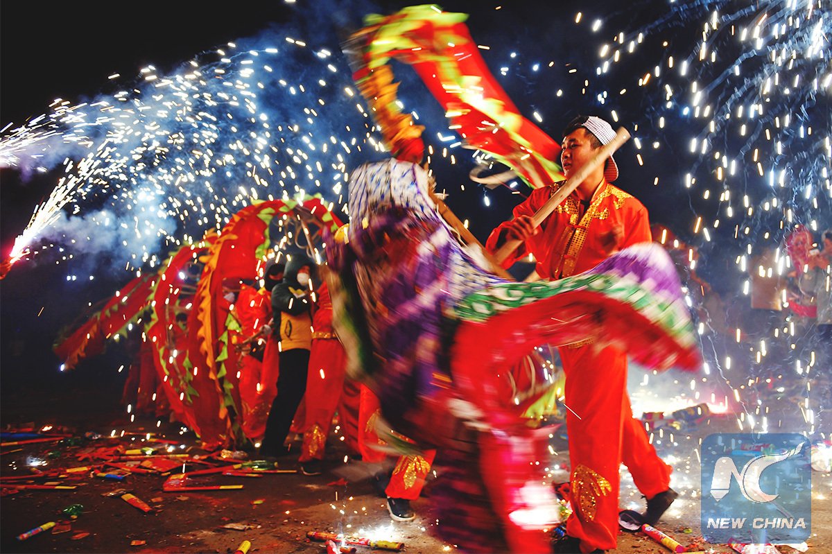 XHNews's tweet photo. Chinese people celebrate the #LanternFestival, marking the final day of #ChineseNewYear https://t.co/TtTgTC2PFp