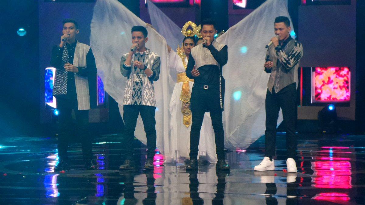 Yakin banget kalau The Waves memang "Untukku"! Special perform by @YogieKDI15 @AidilKDI15 #Arnold #Vidan #SONAwards2017