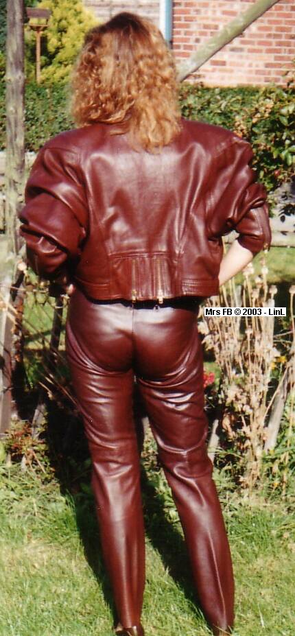 LadiesInLeather's tweet photo. #MrsFB #Leather #LeatherPantSuit #BlackLeather #TightLeather #LeatherAss #LeatherBum #TBThursday #LinL #LadiesInLeather https://t.co/Szlo9JyGJi