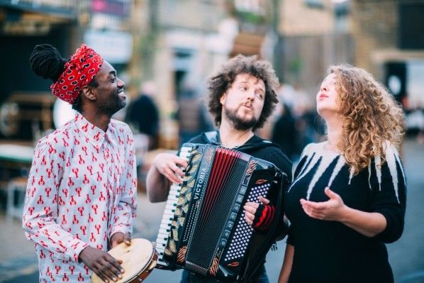 zvpl's tweet photo. V @kinosiska danes godejo Elda trio. 🎤 @LivEmilia, 🎶 @jdovc & ter 🥁 @AdrianoAdewale! #eldatrio #kinošiška #danes
https://t.co/ps4wrXHzVu https://t.co/IuouXbjFxa