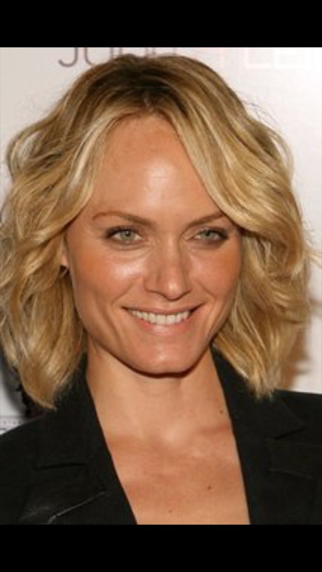Happy birthday Amber Valletta (1974). 