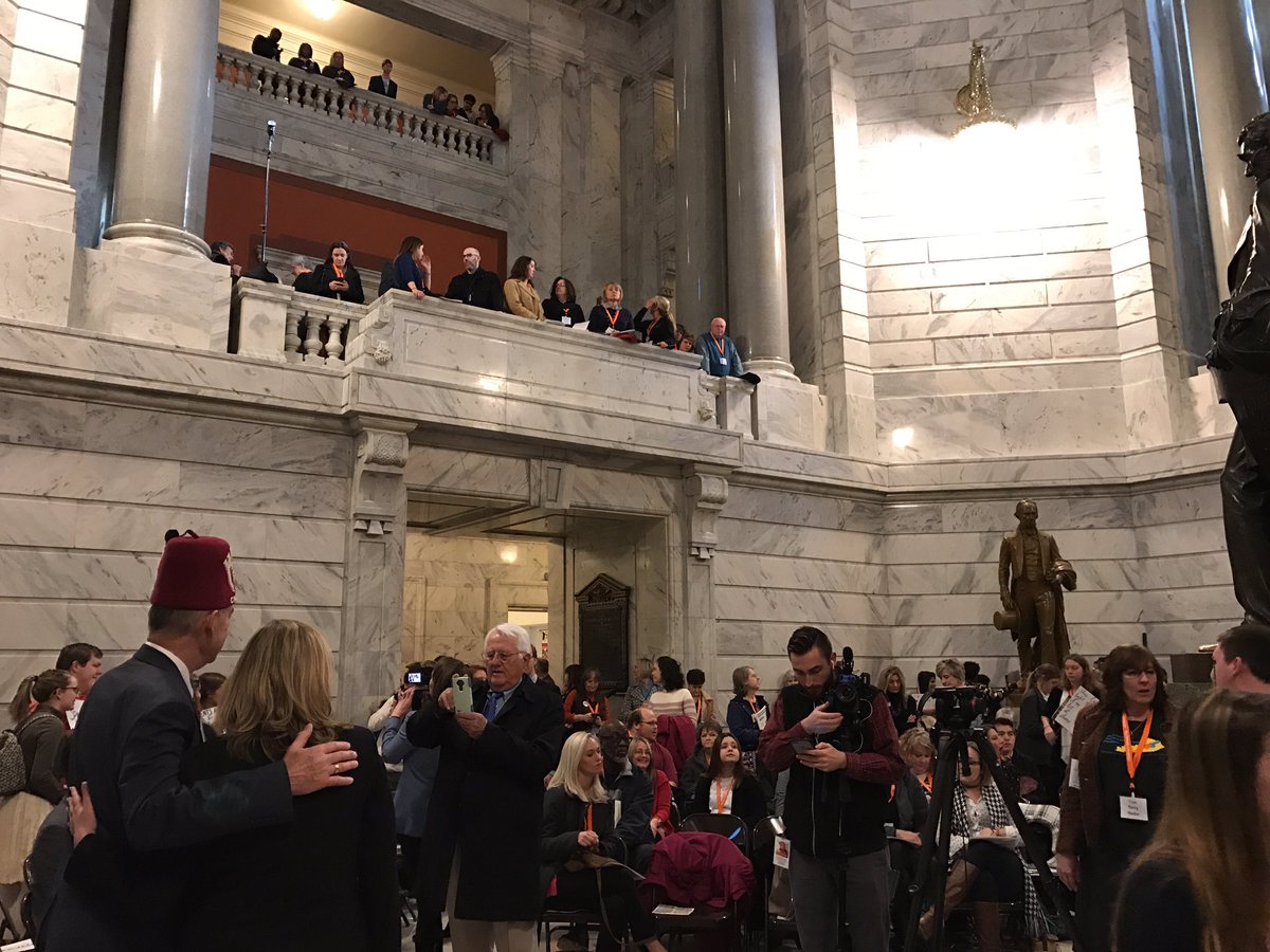 KYYouth's tweet photo. Youth and advocates are packing the rotunda for #CADKY2017! Join us! #kyga17 https://t.co/wiifUpsst1
