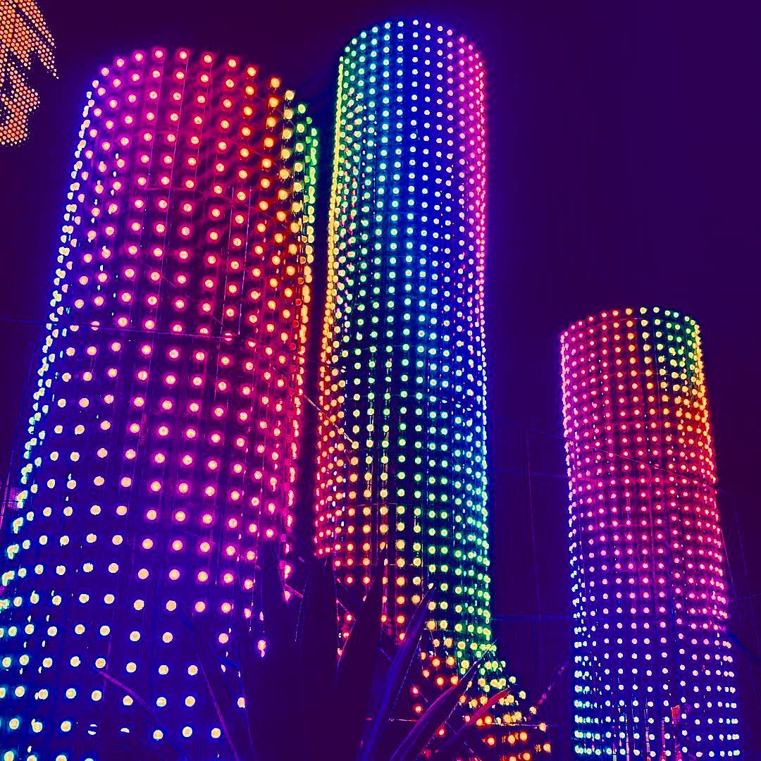 designweekmex's tweet photo. Recordamos la belleza del festival de luces 2016. #Filux2016 ¿Pudieron ir? ¿Creen que #DWM debería hacer algo relacionado con luces? https://t.co/VAYAo72zcU