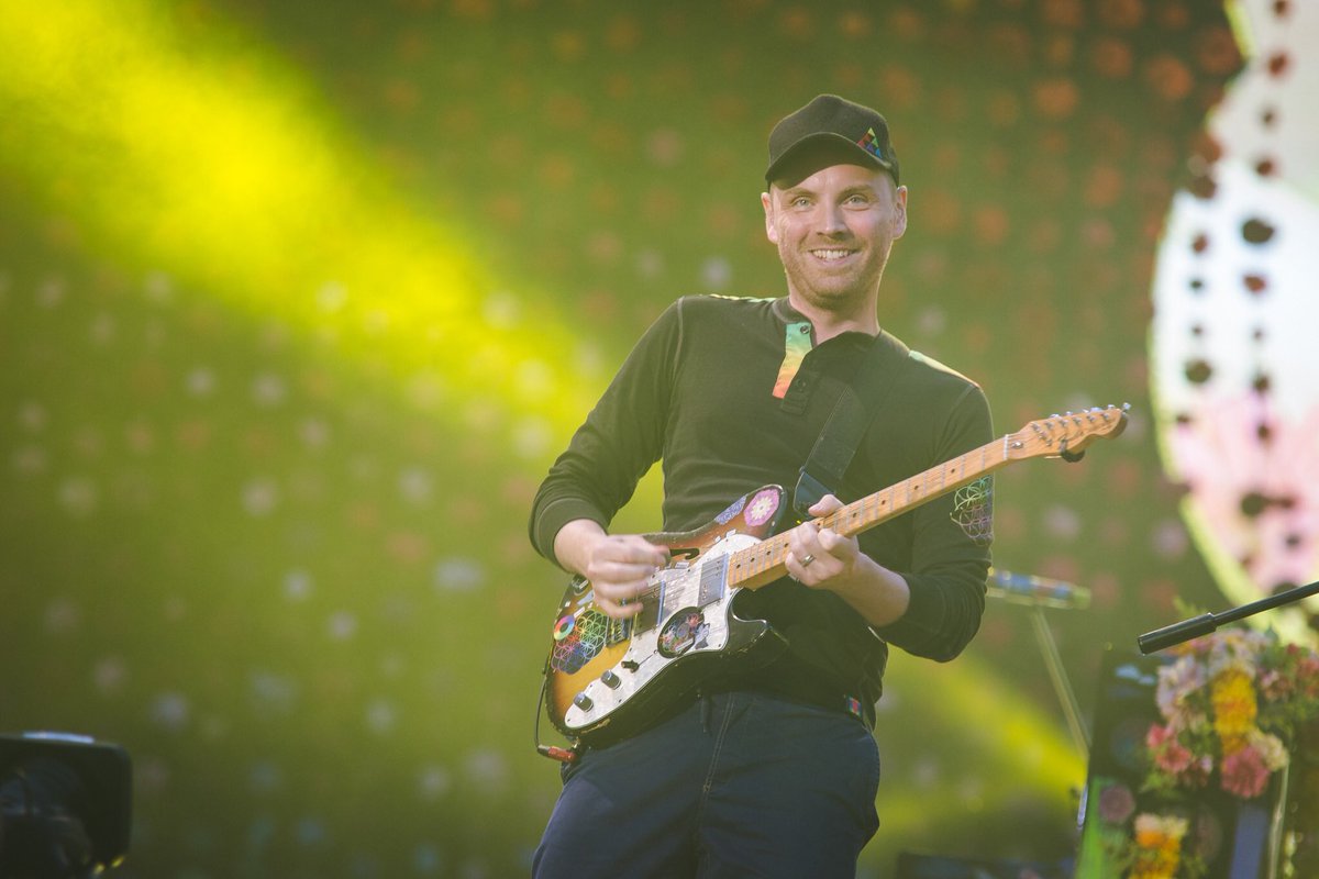 coldplaysmiling's tweet image. ft. jonny buckland - june 2016