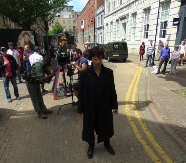 shika_nick's tweet photo. @Anythingbatch defenitely my favourite episode of #Sherlock 
Here a glimpse of Benedict Cumberbatch on #TheLyingDetective set! https://t.co/teZy68VYyt
