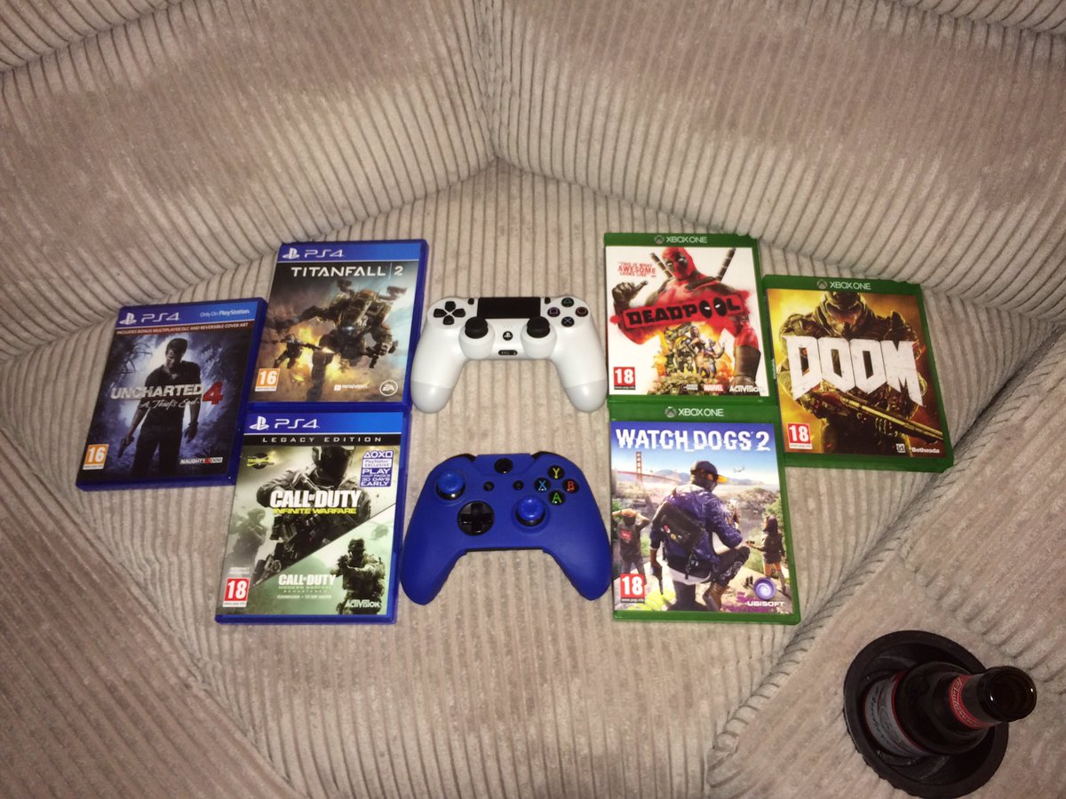 emawheels84's tweet photo. Game night!❤️...Choices....🤔 @Girls_in_Gaming #GamersUnite #gamergirl #gamer https://t.co/DNTu2Ztvby