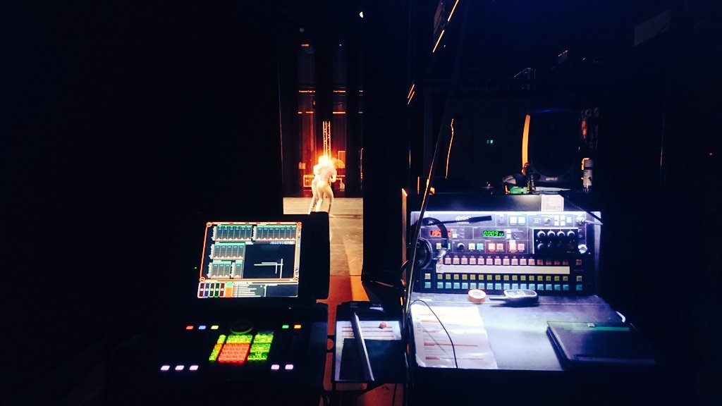 TSGTechnical's tweet photo. Tonight's office with @HagitYakira #StageManagerView #SideLighting #Dance #Movement @TheatrauSirGar #Ffwrnes. JR https://t.co/CXR0R6yvMa