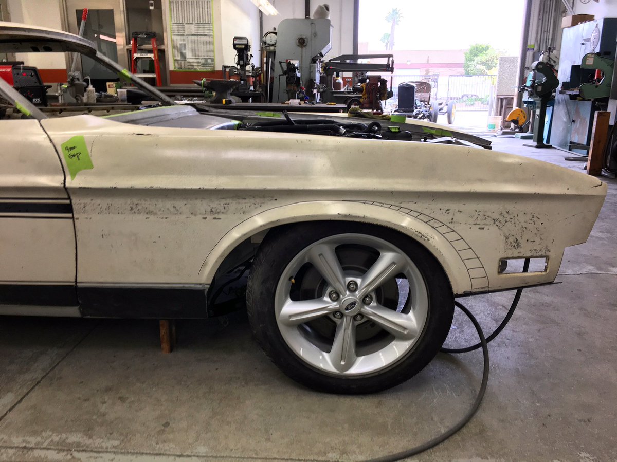 chipfoose's tweet image. '71 #Mustang wheelbase is 2" longer than '10. We extended 5" to shorten the nose even more. Now to move the arches to match #bodyswap #FOOSE