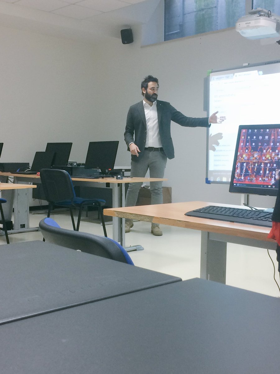 differenziare's tweet photo. Primo incontro con l'assessore comunale di Campobasso #raccoltadifferenziata #ASOC1617 https://t.co/eyrmyowLdf