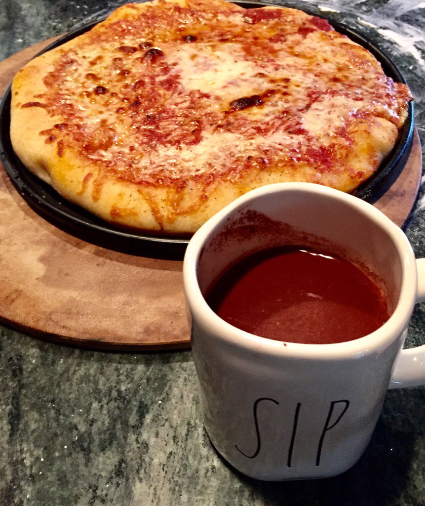 LDurg's tweet photo. 😍homemade pizza &amp; red wine hot chocolate 🍕🍷🍫bring it on #Niko https://t.co/yH3KuuPfwF
