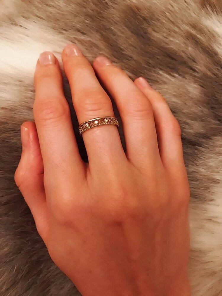 queenstrunk's tweet photo. Thank you, @EsbergerEmma, for sharing! That ring looks gorgeous on you! π X's and O's from us! π#queenstrunk #jewels https://t.co/kkKW42nnhL