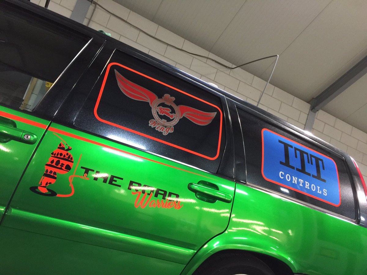 roadwarriorsNL's tweet photo. Gewoon omdat het kan... de logos van de hoofdsponsors @rcwingsplanes en @ITTControls geplakt. #TheRoadWarriors #KinderenvandeVoedselbank https://t.co/KlVLHes9KP