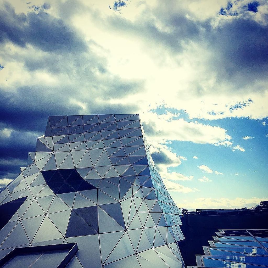 guillot_antoine's tweet photo. #musee #confluence #museedeconfluence #museeconfluence #onlylyon #lyon #rhonealpes #toit #… https://t.co/TtuGxjlkDK https://t.co/gKndBj4rrp