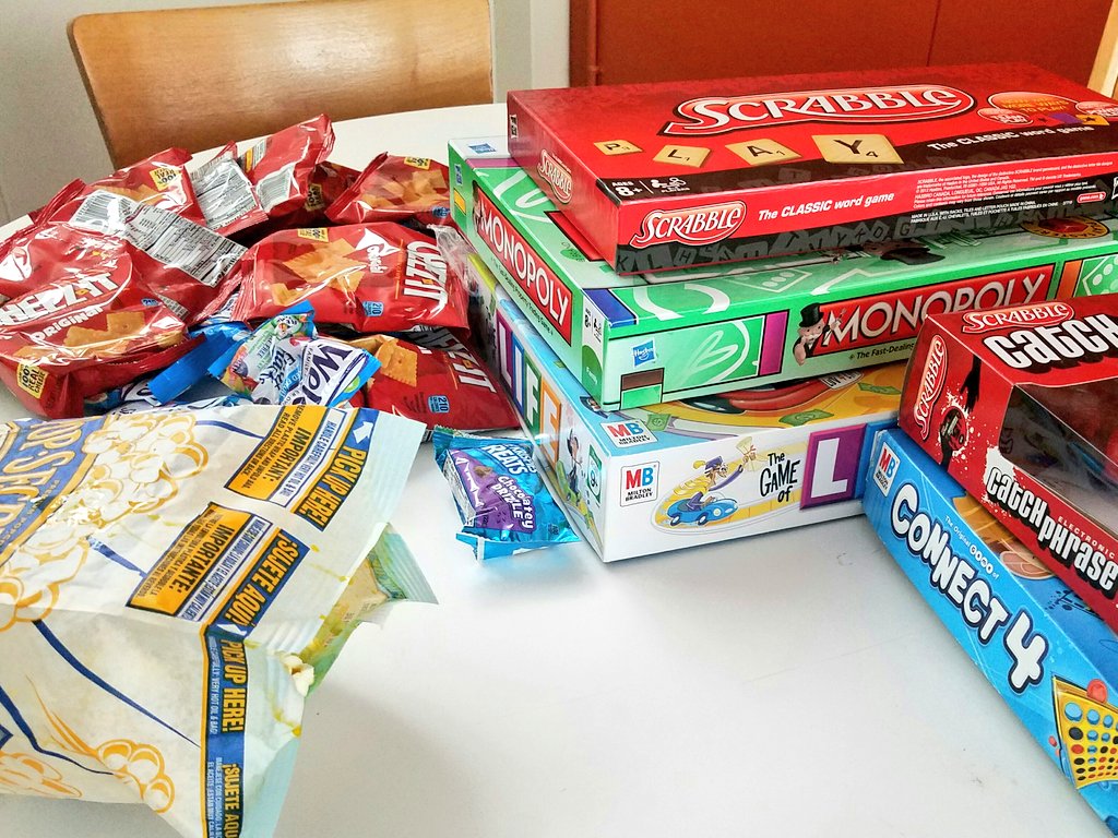 RegisMA_ResLife's tweet photo. Why be bored when you can play BOARD games in the Angela Lounge?! Snacks included :) #regissnowday #snacksalert https://t.co/ok6LGjreen