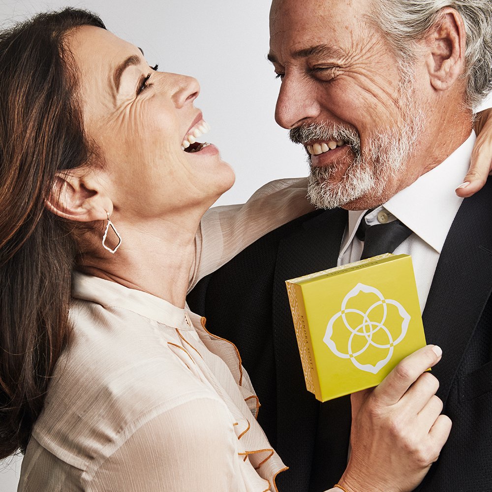 MeigsJewelry's tweet photo. Share the #love... One yellow box at a time
Find our featured #KendraScott collection here - https://t.co/VN6WNtws6c https://t.co/YE20ocQ1AM