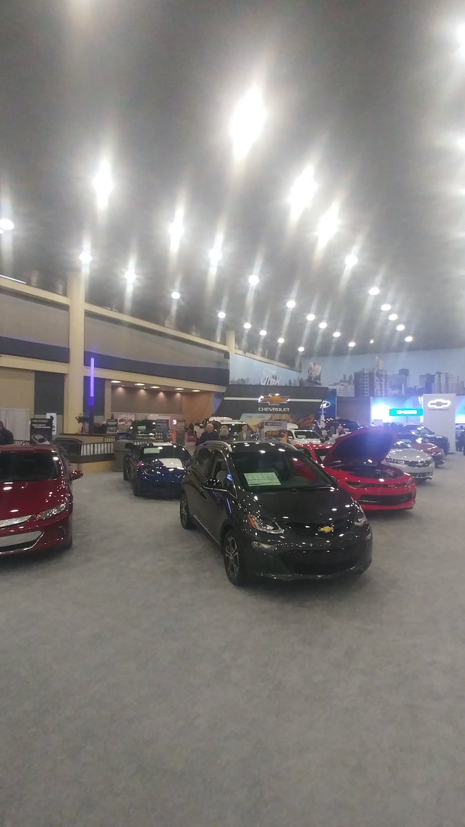 KellerChevrolet's tweet photo. Wow @Chevrolet gets a nice big spot at the #bfloautoshow. Get that #bolt front and center too. Nice! https://t.co/lsKuS91ywr