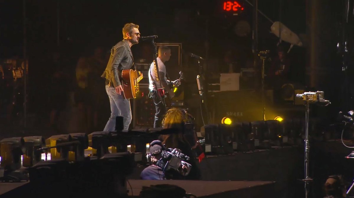 Grab a #VR headset along with your <a href="/EricChurch/">Eric Church</a> concert on our website: vantage.tv #ericchurch #virtualreality #stagecoach