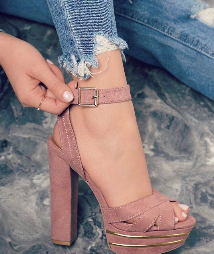 AzulCanelaa's tweet photo. #azulcanela tiene diversas opciones para ti👯
#FelizJueves #tacones #fashion #SanValentin #df #yoamoloszapatos https://t.co/I6BwQTcOOl