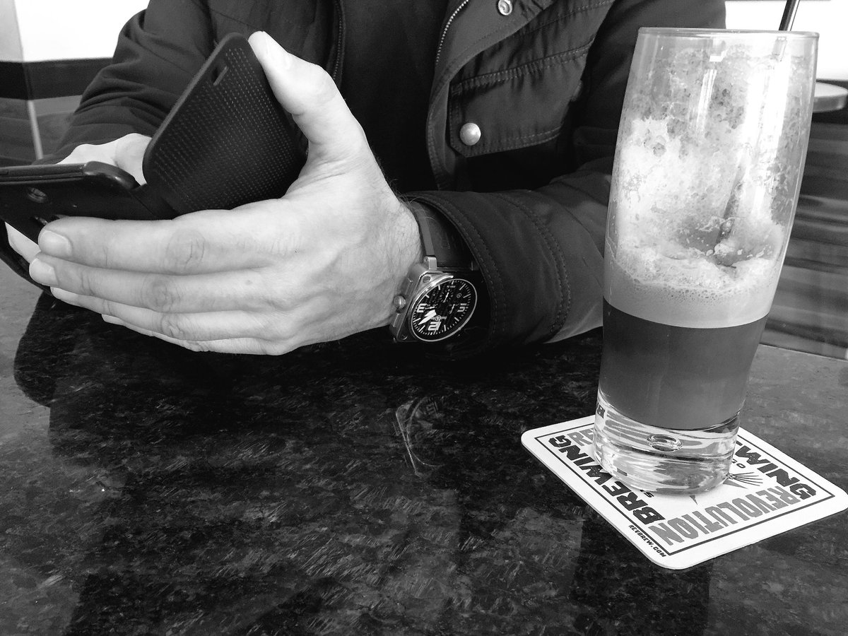 9MusesChicago's tweet photo. When you've got emails to send, but frapé is life🕴 https://t.co/oqlK04cI4l