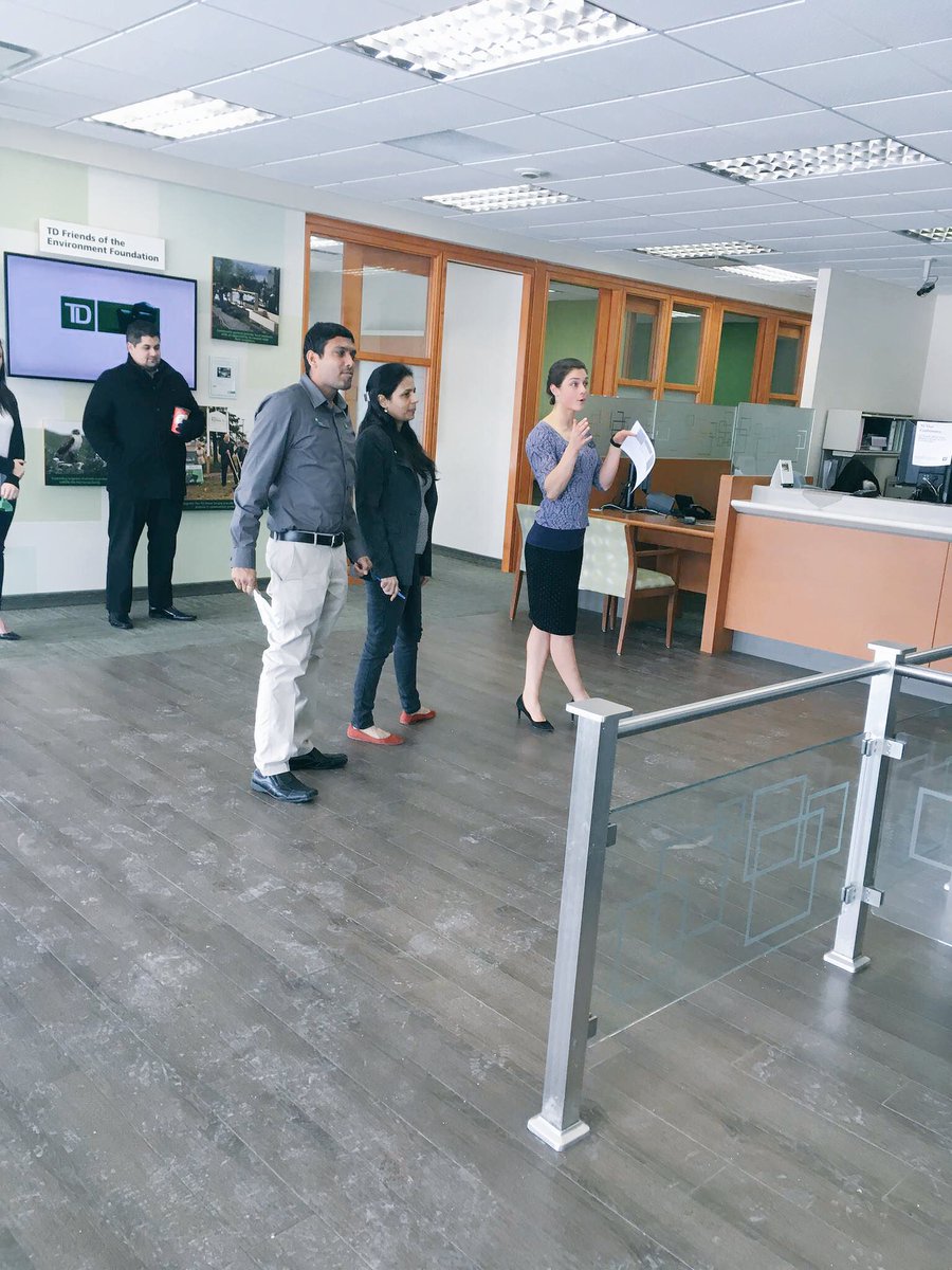 angelhalliday's tweet photo. Amazing connections with our customers in our Stop The World! They even clapped when I had finished! #yycTDpromisesyou #PutYou1st #HTTW1 https://t.co/iJjtTcxIrL